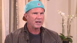 Chad Smith RHCP bekijkt de affiche van Rock Werchter [upl. by Taryne]