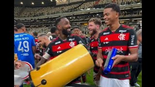 TEVE ATÈ PAGODINHO DOS JOGADORES DO FLAMENGO NA COMEMORAÇÃO DO TITULO🖤❤️🤣🙅 [upl. by Aiblis]