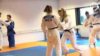 Groesbeekse Geke van den Berg op weg naar de judotop [upl. by Ettenirt]