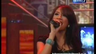 Shinta Bachir quotCari Duit Lagiquot performed di Bukan4Mata Courtesy TRANS7 [upl. by Oiretule]