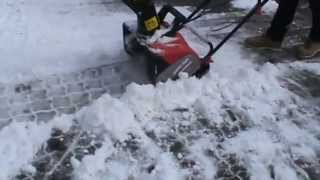 Grizzly Elektrische Schneefräse ESF 2046 L Schnee räumen electric snow thrower [upl. by Reggi]