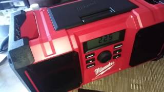 Milwaukee 289020 jobsite radio review [upl. by Lovato493]