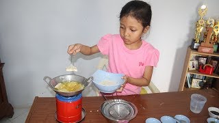 Main Masak Masakan Beneran  Masak Tempe Mendoan Mini Dengan Mainan Kompor Mini [upl. by Yentruoc]