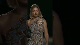 Gigi Hadid🔥 last walk рекомендациимодаwwefashioncatwalkmodelrunwayshowshortsytbshortsnew [upl. by Adigun]