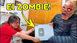 🧟‍♂️ EL ZOMBIE ENTRA EN MI CASA Y ME ROBA LA PLACA DE YOUTUBE  Hi Family Team [upl. by Nosemyaj]