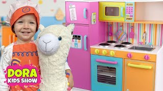 DORA finge ser COZINHEIRA e faz comida para AMIGA ✿ Dora Kids Show [upl. by Anowahs]