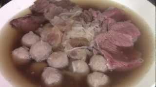 How to make vietnamese pho beef noodle soup [upl. by Nnainot160]