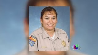 Una policía ejemplar descubrió ser indocumentada  Noticiero Univisión [upl. by Animrelliug515]