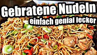 Gebratene China Nudeln mit Hähnchen und Gemüse von der Plancha  The BBQ BEAR [upl. by Stulin593]