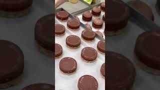 L’ICONIQUE GÂTEAU AU CHOCOLAT DE LYON 🍫 PÂTISSERIE SÈVE chocolatseve gateauauchocolat chocolat [upl. by Ching]