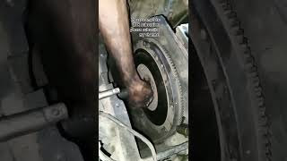 How to flywheel nut bolt openingisuzuengine mechaniclearning howtobecomeaselftaughtmechanic 321 [upl. by Chelsy]