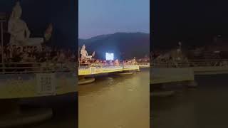 Parmarth niketan par arti ke liye bheer🌼🕉parmarthniketan rishikesh gangayoutubeshorts shortsyt [upl. by Ikuy]