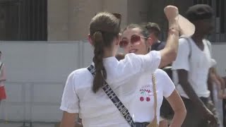 Turisti in fila al Colosseo nonostante londata di calore [upl. by Norret268]