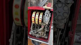 What the inside of an old slot machine looks like 🎰  Fun Facts [upl. by Eilrahs]