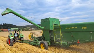 Fendt Farmer 106 S Turbomatik mit John Deere 360 Mährescher bei Oldtimer Weizenernte 2023 [upl. by Auqenet]