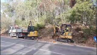 Scavo combinato con martellone Caterpillar 50 quintali  caterpillar 303 [upl. by Ardnahcal]