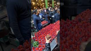 Fresas con chocolate en Londres  Borough Market fresasconchocolate londres london londonfoodie [upl. by Agretha]