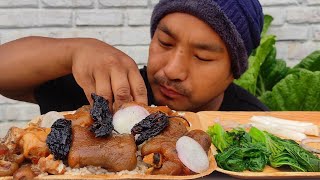 Eating pig feet  mustard leaf fry and dry king chilly  kents vlog [upl. by Hsitirb809]