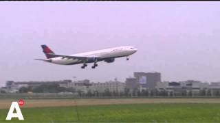 Landing van Delta 99 op Schiphol beelden [upl. by Aniger]