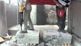 Rompendo Hilti 15kg x Dewalt 30kgMP4 [upl. by Eillek]