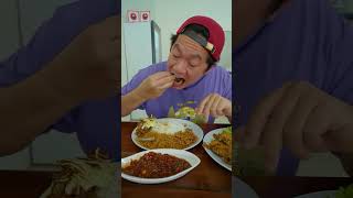 melki bajaj makan ayam goreng dan sambal nya enak bikinngiler kuliner food ayamgoreng [upl. by Assir]