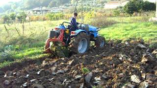 Landini mistral 50 con aratro monovomere [upl. by Rabbaj705]