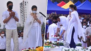 Lata Mangeshkar Funeral Shahrukh Khan Touched Her Feet Offered Dua [upl. by Ava]