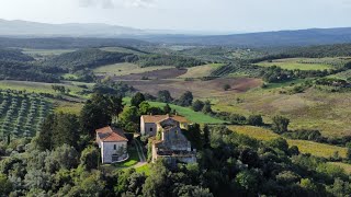 Straordinario Borgo vista mare in Toscana [upl. by Ikcim976]