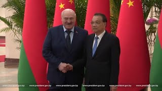 Alexander Lukashenko apoya la vía política para Ucrania propuesta por China en su visita a Pekín [upl. by Medin60]