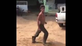 HOMBRE BAILANDO COMO MICHAEL JACKSON [upl. by Bernard202]