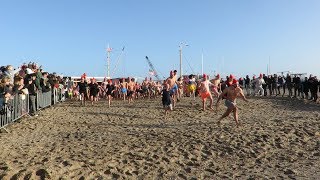 Nieuwjaarsduik 2019 [upl. by Hnilym]