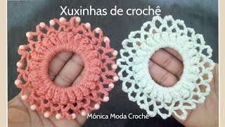 Xuxinhas de crochê com pérolas  Crochet scrunchies [upl. by Yeleen]