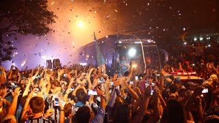 Torcida recebendo Ônibus do Grêmio na Arena  Geral do Grêmio  Recebimento  Com Letra [upl. by Lak760]