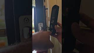 como cambiar una chapa normal por una smart lock shauu california remodelacion como [upl. by Atla972]