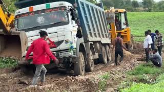 12 tayri gadi fas😱 gayi 🥶 kya 4x4 jcb🪝 nikal payegi 😱trending viralvideo [upl. by Intihw]