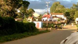 MADAGASCAR ANTSIRABE Ballade en pousse pousse [upl. by Ettennek566]