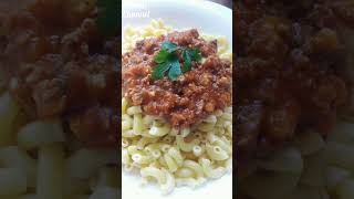 صلصة الطماطم الايطالية بلمسة مغربيةلتحضير جميع المعجنات و اللذة sauce bolognaise à la marocaine [upl. by Yssirk]