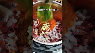 Runder Curry uit de slowcooker [upl. by Halverson86]