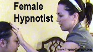 Hypnosis Female Stage Hypnotist Elena Beloff Instant induction demonstration 美女催眠師 [upl. by Fennessy]