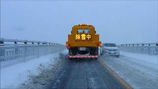 除雪車作業中の様子を後ろから撮影＠ベタ踏み坂江島大橋 [upl. by Caddaric]