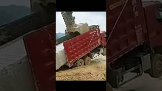 The process of loading a stone block onto a truck body using an excavator [upl. by Brace60]