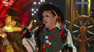 Platinette interpreta Boy George quotKarma Chameleonquot  Tale e Quale Show 13102017 [upl. by Yevre]