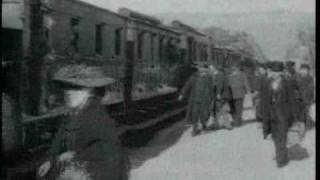 1895 LA LLEGADA DEL TREN HERMANOS LUMIÈRE [upl. by Nelac605]