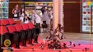 ¡¡Se cae la lámpara Pero… No era lo que parecía  MasterChef Junior 10 [upl. by Pell]