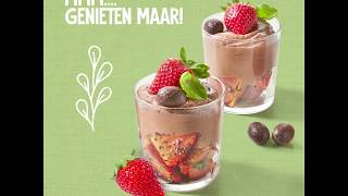 Chocolademousse met gemarineerde aardbeien en basilicum [upl. by Asilram]