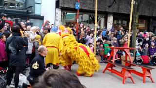 2014 Lion Dance by English men in Bham UK 英國人舞獅好精彩 [upl. by Jamison50]