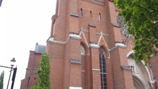 Helgmålsringning på pingstafton i Uppsala domkyrkans alla fem klockor  Helga Trefaldighets kyrka [upl. by Gretal]