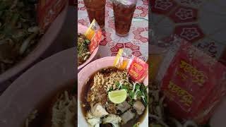 Thai soup noodles thaifood streetfood streetfoodthai foodie foodieslover foodblogger noodles [upl. by Eldrida387]