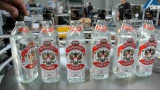 Etichettatrice per bottiglie  bottle labelling machine [upl. by Andree]