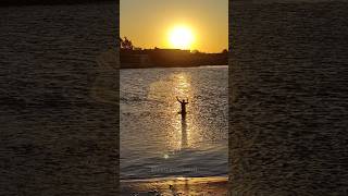 Pescando de tarrafa ao Por do Sol Prainha  Imbé RS pordosol entardecer prainha imbe [upl. by Adnilreb874]